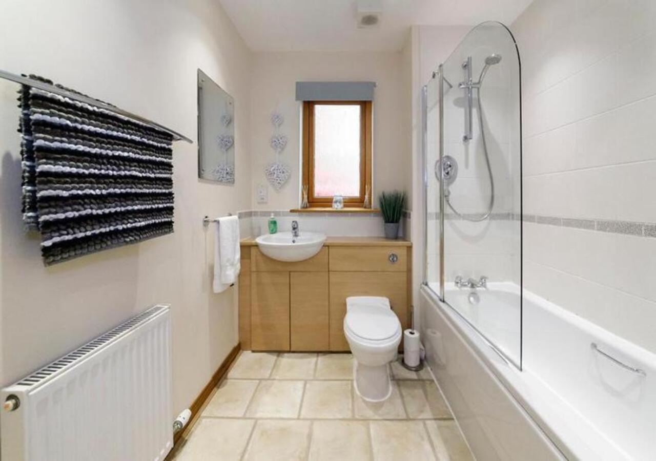 Modern 2 Bedroom Semi Detached House With Own Private Driveway Inverness Dış mekan fotoğraf